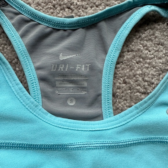 Nike Dri-Fit Sports Bra - Picture 4 of 4